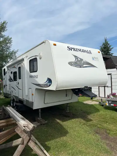 27 ft Keystone 2011 camper 1 slide Rear hitch & wired Power awning Awning tarp excellent No leaks or...
