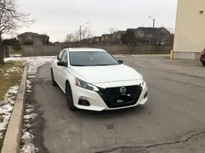 2022 Nissan Altima 2.5 SR Midnight Edition - Lease Takeover