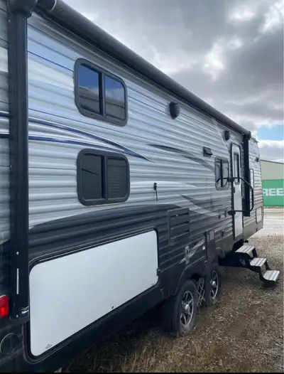 Springdale travel trailer by keystone for sale. Has artic package. 1 slide. U shaped dinette. Electr...