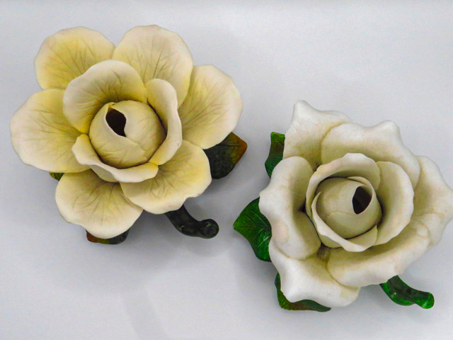 Fleurs en porcelaine dans Art et objets de collection  à Longueuil/Rive Sud - Image 2