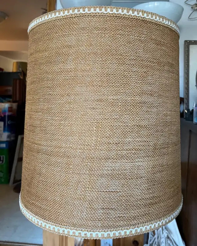 Beautiful mcm table lamp 1960 vintage lampe in Indoor Lighting & Fans in City of Montréal - Image 4
