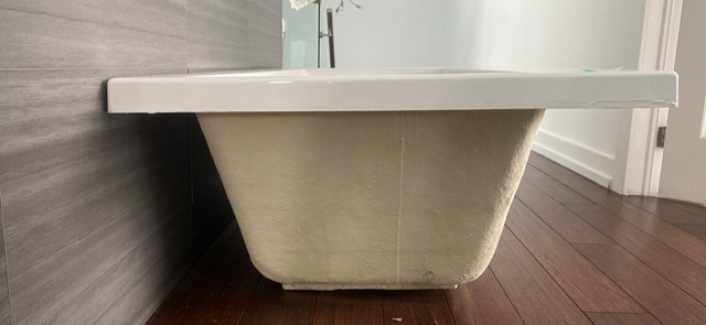 Bain blanc - white bathtub dans Articles pour la salle de bains  à Longueuil/Rive Sud - Image 3