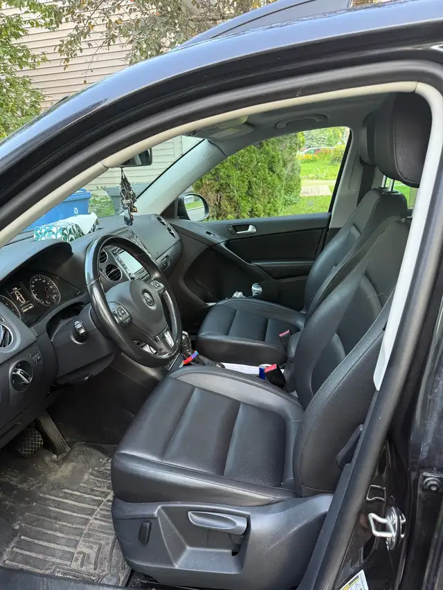 Volkswagen Tiguan in Cars & Trucks in Québec City - Image 6