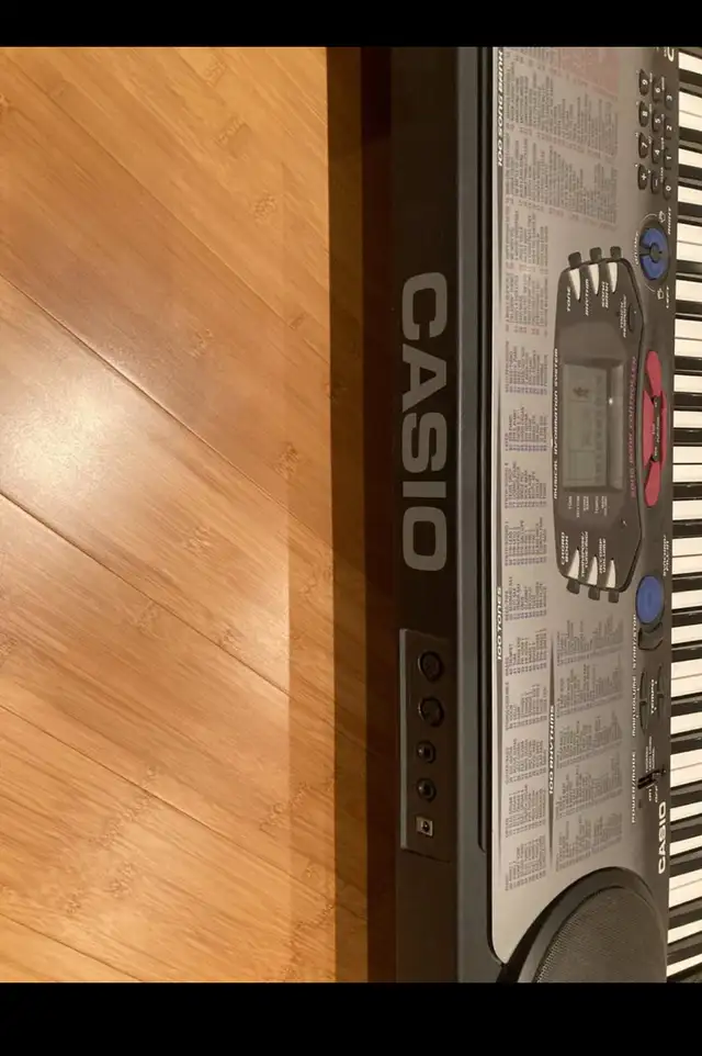  Electric keyboard by Casio in Pianos & Keyboards in Laval / North Shore - Image 6