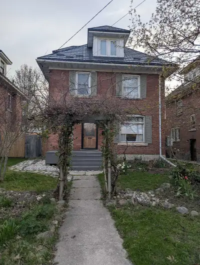 3 bedroom home for rent near Harrison park, in Owen sound with great walking trails and inglis falls...