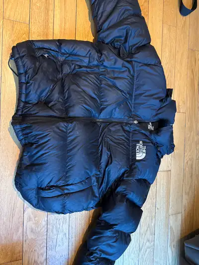 • Capuchon • Cordon ajustable • 2XL femme • Valeur de 600$ • Acheter l’année dernière