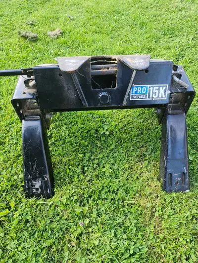 Fifth wheel hits basically bran new. Only used twice sold the trailer. Its in very good shape Please...