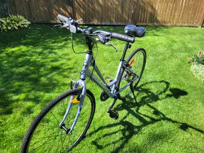 Like-New Minelli Silhouette Women’s Hybrid Bike – 16” Frame, View more