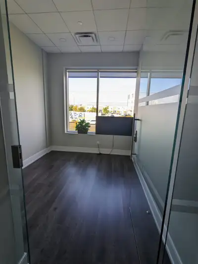 Modern Office Space for Professionals -Prime Location in Vaughan