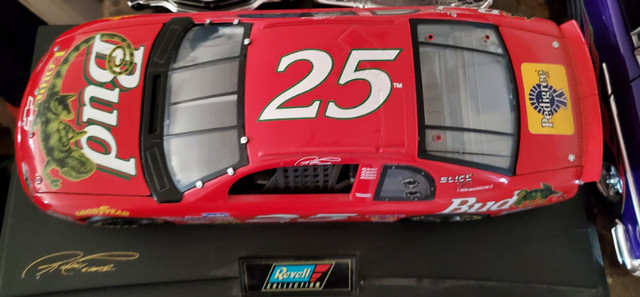 Diecast Nascars Scale 1:18 in Hobbies & Crafts in Ottawa - Image 2