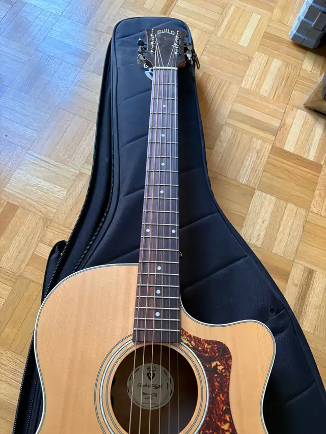 Guild OM240CE acoustic electric guitar  in Guitars in Markham / York Region - Image 7