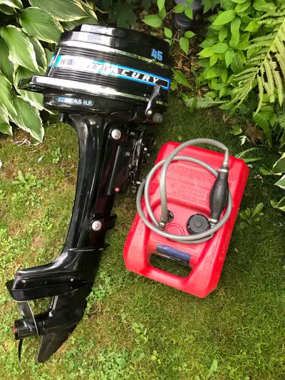 Excellent condition, 4.5hp Mercury Outboard motor. Comes with 3 gallon fuel tank with primer ball ho...