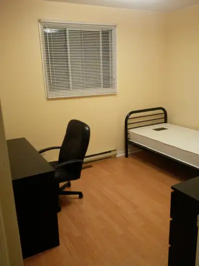 Room close to University of Waterloo Free utilities free parking free laundry