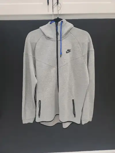 Tech Fleece Sets - selling each color as a set only Black - XL worn less then 5 times (7.5-8/10 cond...