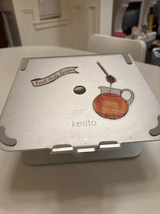 Kesito Laptop Stand