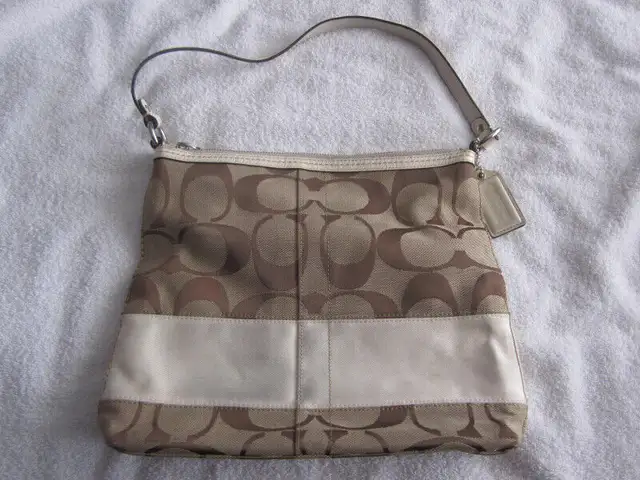 COACH Sacs à main Authentique in Women's - Bags & Wallets in City of Montréal - Image 7