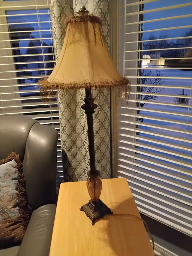 Lampe de Table in Indoor Lighting & Fans in Laval / North Shore - Image 2