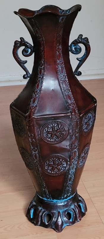 Vintage Copper Tone Metal Embossed Vase with Cast Iron Base in Arts & Collectibles in Oshawa / Durham Region - Image 3
