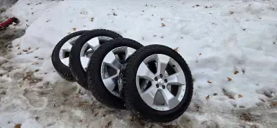 Pneus Falken wildpeak A/T TRAIL 215-55-17 En très bon état, à peine 3000 km de fait. Monter sur des...