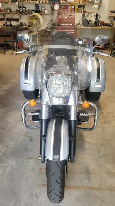 POSTING FOR A FRIEND. Please call 506-383-3917 for inquiries. 2020 Harley Davidson Free Wheeler Trik...
