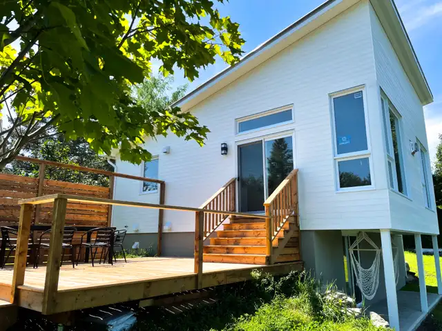 Chalet en bord d'eau à Bromont in Quebec in Canada - Image 11