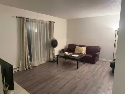 UNE CHAMBRE À LOUER dans un appartement de 2 chambres à 38 rue Curé-André-Préseault Beau logement si...