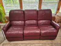 Beautiful Burgundy Full Size Lazy Boy Couch