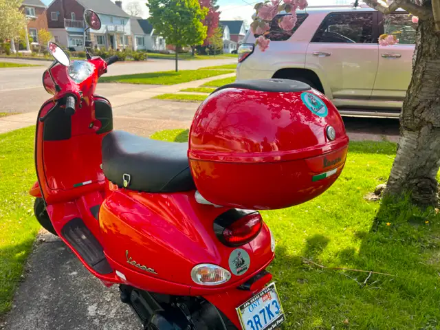 2005 Vespa ET4 150cc Scooter in Scooters & Pocket Bikes in St. Catharines - Image 3
