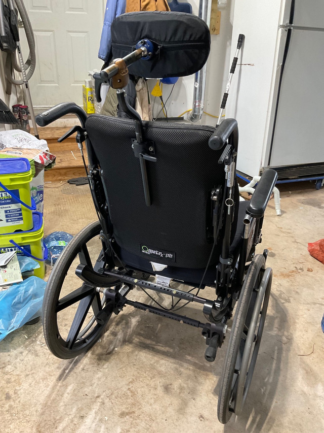 Deluxe heavy duty Wheelchair in Health & Special Needs in Charlottetown - Image 2