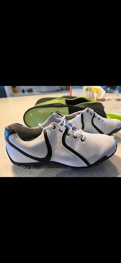 Women's pro golf shoes, View more