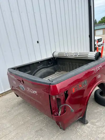 Ford truck roll up bed cover for a 2015 and up f150 5.5 bed used condition 700$ located in Morris mb