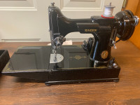 Vintage 1949 Singer Featherweight model 221  sewing machine $450