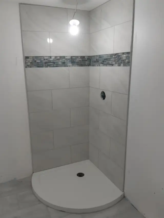TILE/VINYL PLANK INSTALLER561546808243015683