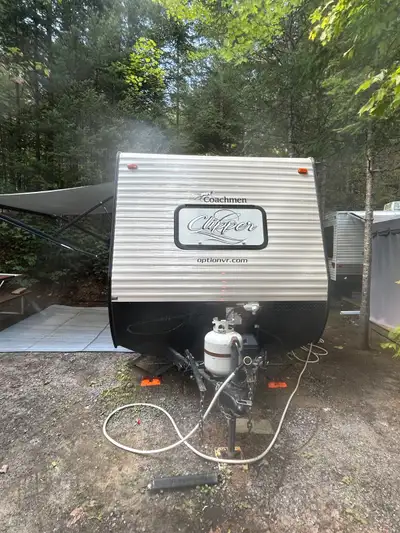 Roulotte légère de voyage marque Coachmen Clipper 2018,16 FB,poids de 2780 lbs,longueur 16 pieds de...