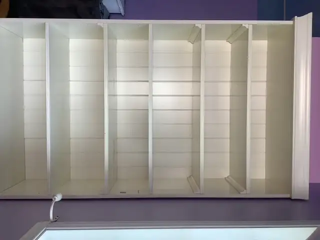 all White Bookshelf / Sturdy – 6 Adjustable Shelves in Bookcases & Shelving Units in Gatineau - Image 3