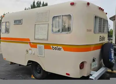 **Boler 17'** Ce Boler a bénéficié de beaucoup d’attention et d’améliorations. Plus spacieux que les...