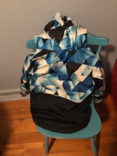 Manteau enfant bleu et noir grandeur 6 (petit/small), View more