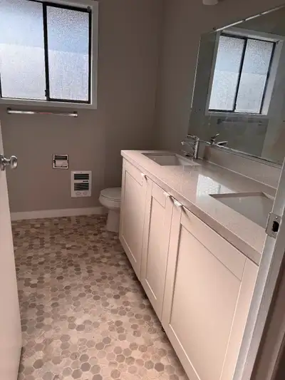 Spacious, clean and centrally located duplex at the end of a quiet cul de sac with great neighbours....