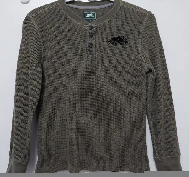 ROOTS and TOMMY HILFIGER Long Sleeves (Boys) in Kids & Youth in Oshawa / Durham Region - Image 3