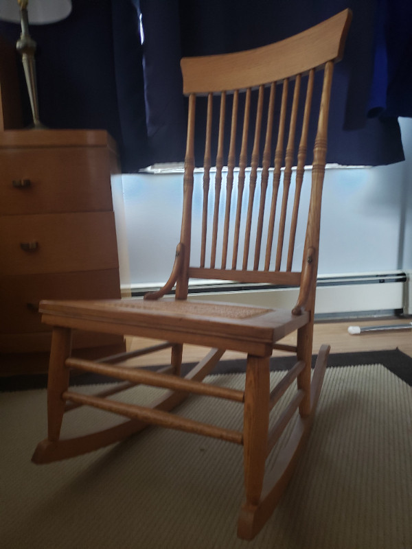 Antique Rocking Chair (Refinished) in Chairs & Recliners in Annapolis Valley - Image 2