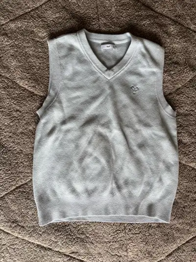 Aritzia TNA Sweater Vest size: xs condition: rarely worn price negotiable