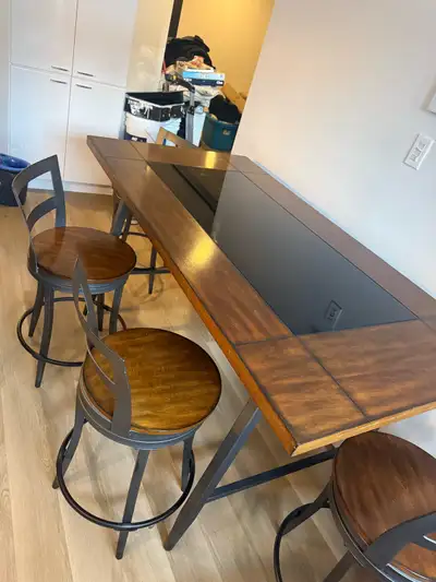 table bistro avec 4 chaises NÉGOCIABLE , View more