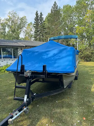 2005, 22’, Tahoe pontoon Boat, excellent condition 2005 Shorelander Trailer 2012 90 horse Mercury Op...