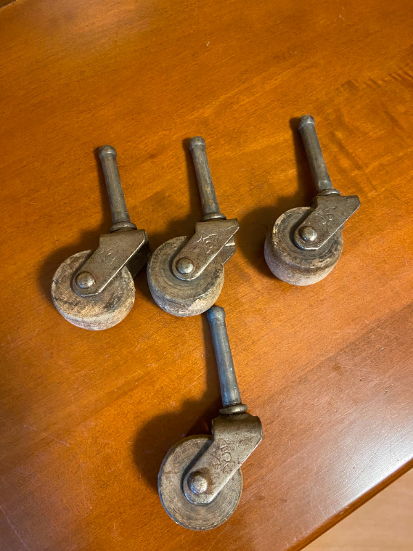 4 Large Vintage Wood Wheel and Metal Casters Furniture Wheels in Arts & Collectibles in Oshawa / Durham Region - Image 2