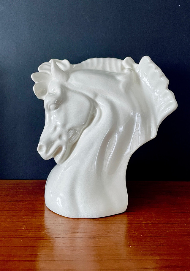 Ceramic White Horse Head Bust in Arts & Collectibles in Markham / York Region - Image 2