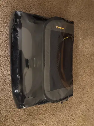 NEW - Targus laptop bag (small), View more
