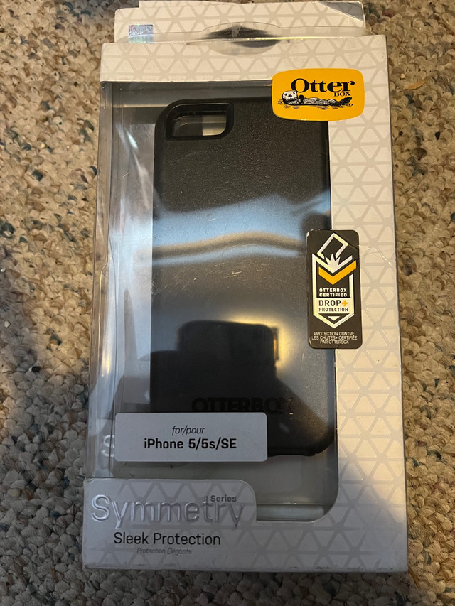 Otter box case/etui/cover telephone 5/5s/SE dans Accessoires pour cellulaires  à Ville de Montréal