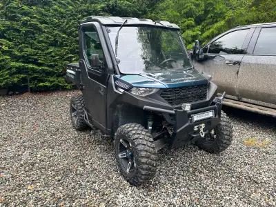 Ranger 1000 Premium with full cab , heater , touchscreen stereo with Navigation and Apple Car Play ....