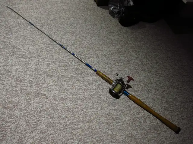 Vintage Fishing Rod with Reel in Fishing, Camping & Outdoors in Kitchener / Waterloo - Image 4