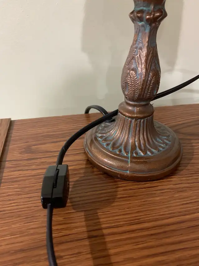 Antique table lamp in Indoor Lighting & Fans in Ottawa - Image 4